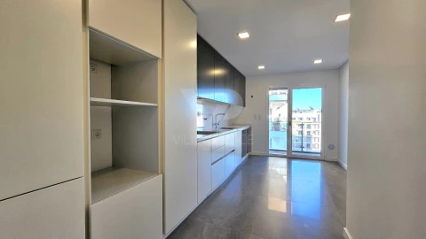 Apartamento T2 para Arrendamento em Carcavelos e Parede