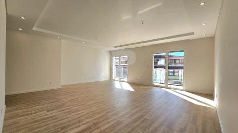Apartamento T2 para Arrendamento em Carcavelos e Parede