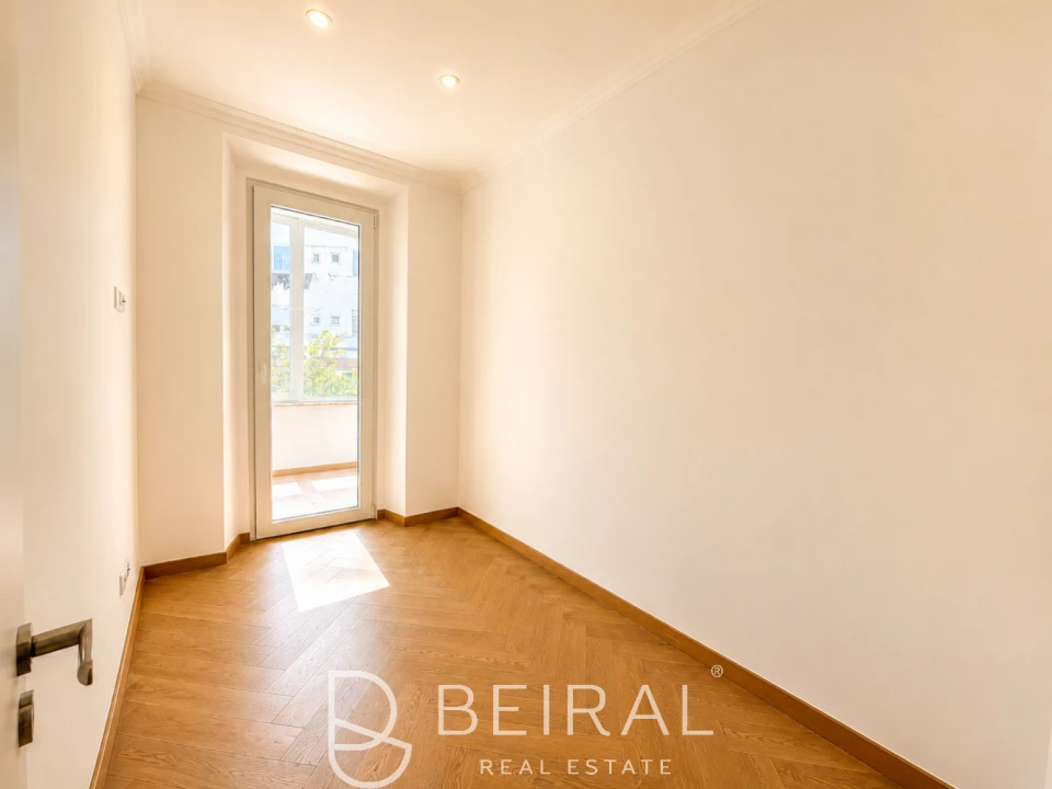Apartamento T3 para Venda em Campo de Ourique Foto 14