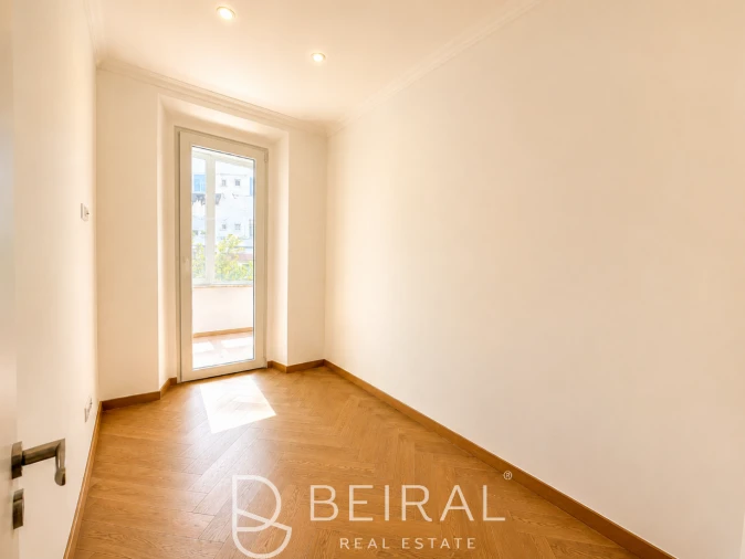 Apartamento T3 para Venda em Campo de Ourique Foto 14