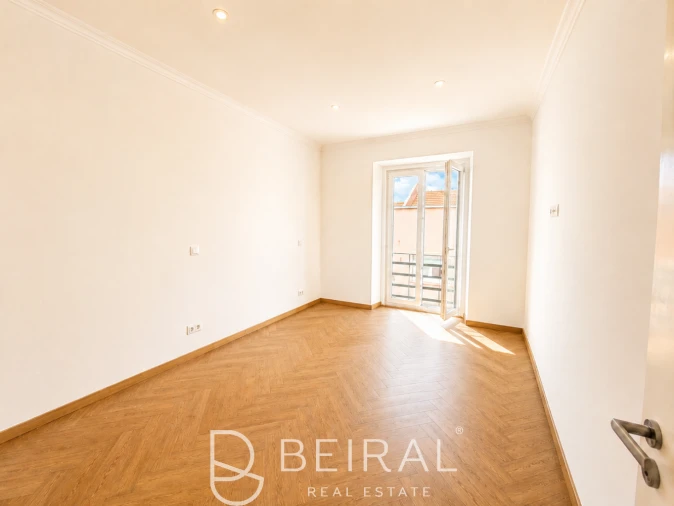 Apartamento T3 para Venda em Campo de Ourique Foto 12