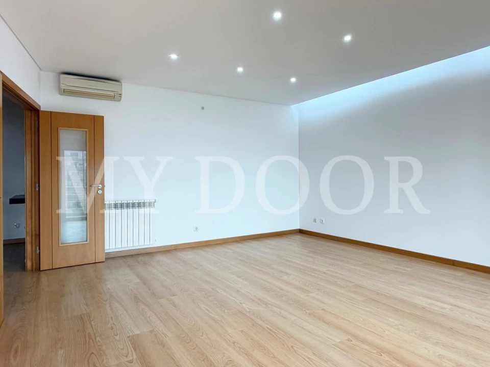 Apartamento T3 para Venda em Odivelas Foto 3