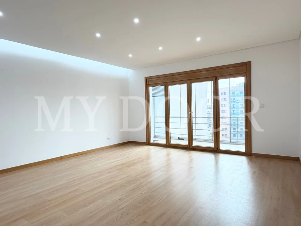 Apartamento T3 para Venda em Odivelas Foto 2