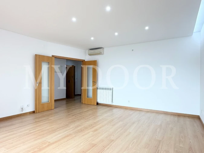 Apartamento T3 para Venda em Odivelas Foto 9