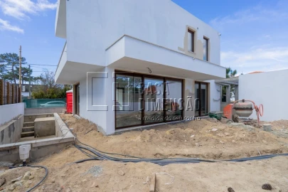 Moradia T3 para Venda em Charneca de Caparica e Sobreda