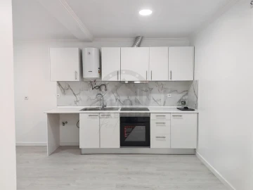 Moradia T2 para Venda em Funchal (São Pedro)