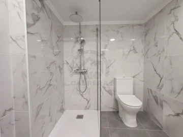 Moradia T2 para Venda em Funchal (São Pedro)