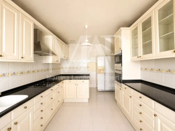 Moradia T4 para Venda em Alcabideche