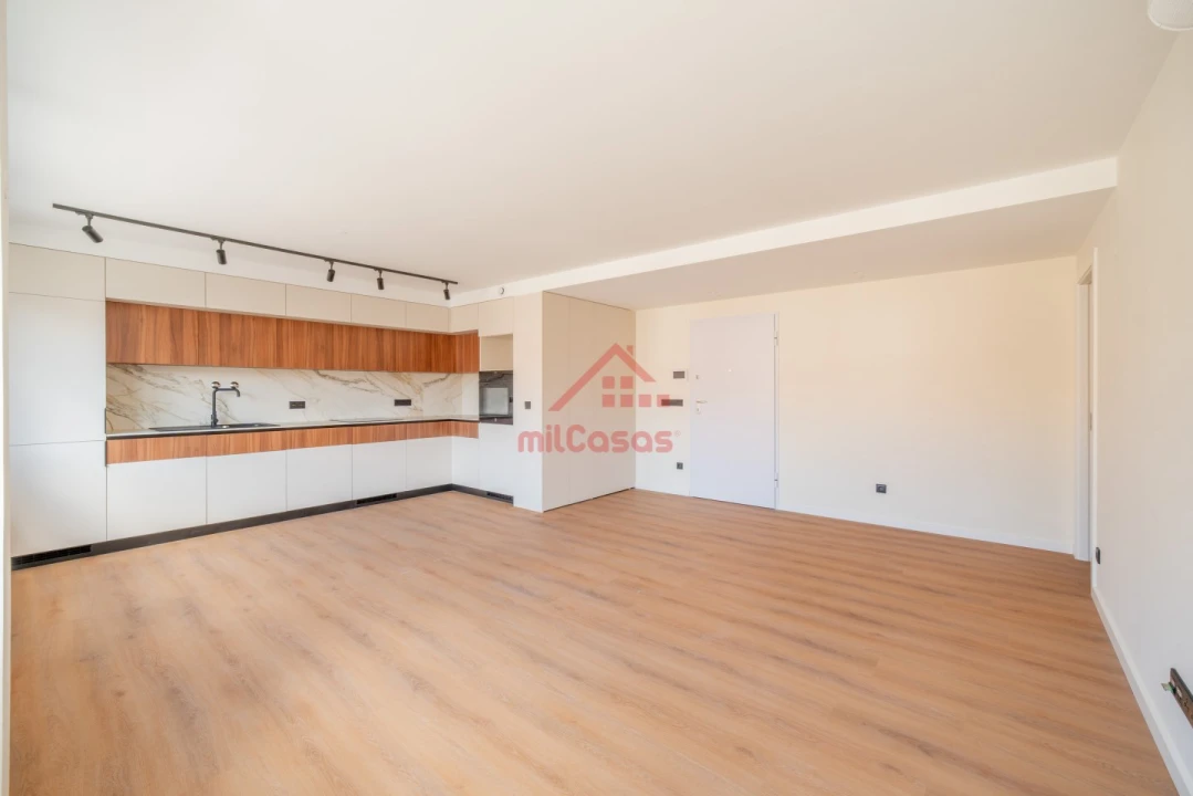 Apartamento T2 para Arrendamento em Santa Maria, São Pedro e Matacães Foto 2