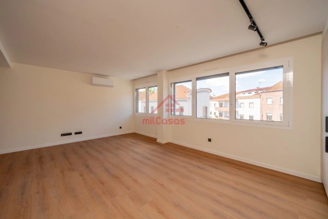 Apartamento T2 para Arrendamento em Santa Maria, São Pedro e Matacães Foto 9