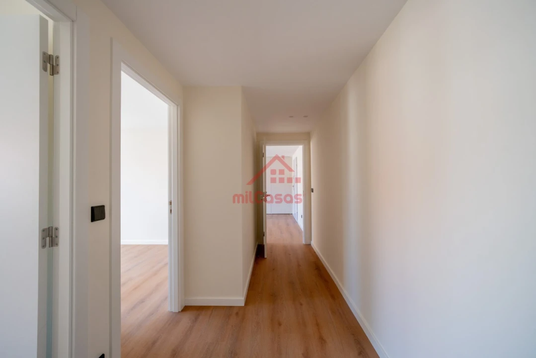 Apartamento T2 para Arrendamento em Santa Maria, São Pedro e Matacães Foto 11
