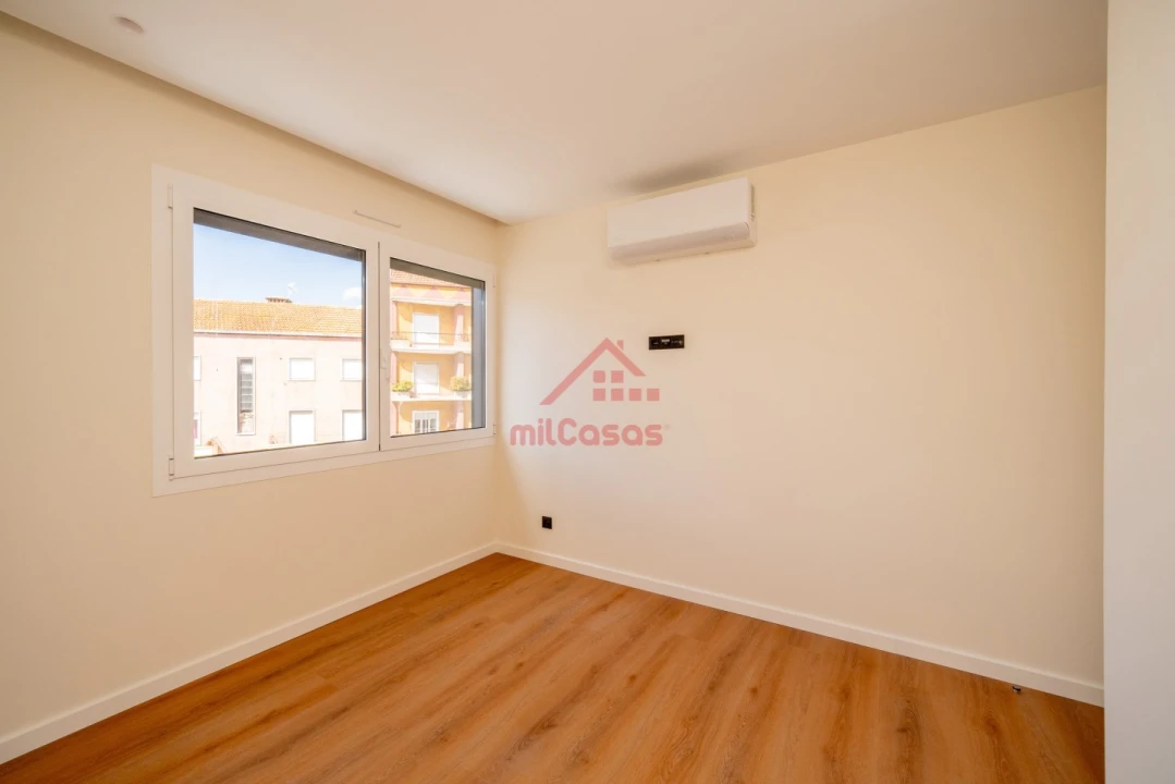 Apartamento T2 para Arrendamento em Santa Maria, São Pedro e Matacães Foto 13