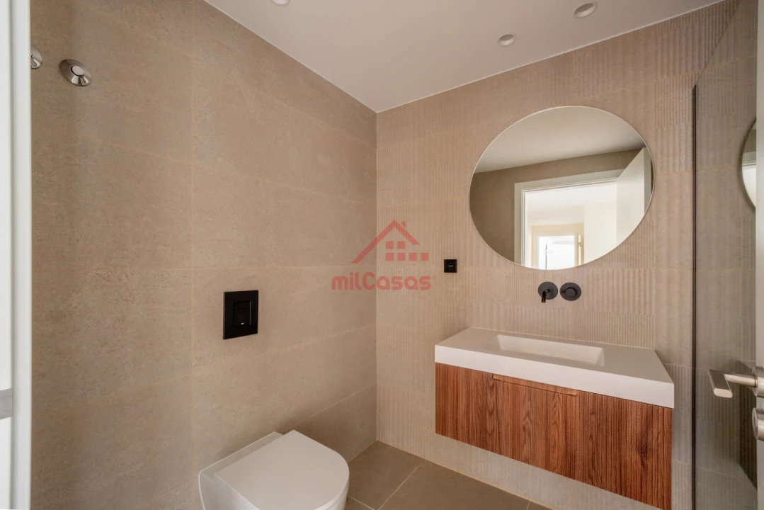 Apartamento T2 para Arrendamento em Santa Maria, São Pedro e Matacães Foto 15