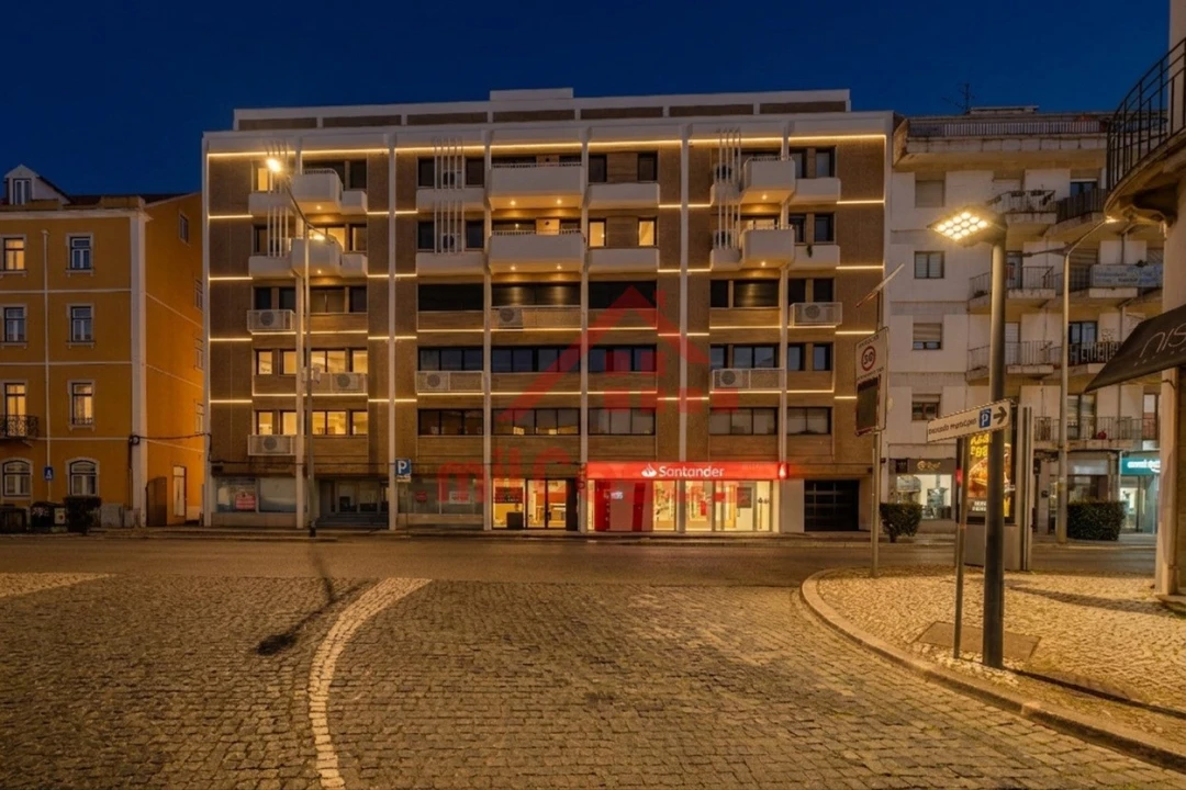 Apartamento T2 para Arrendamento em Santa Maria, São Pedro e Matacães Foto 26