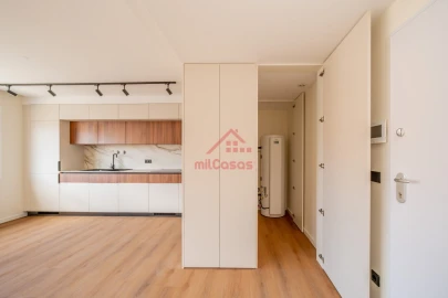 Apartamento T2 para Arrendamento em Santa Maria, São Pedro e Matacães