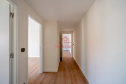 Apartamento T2 para Arrendamento em Santa Maria, São Pedro e Matacães