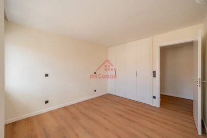Apartamento T2 para Arrendamento em Santa Maria, São Pedro e Matacães