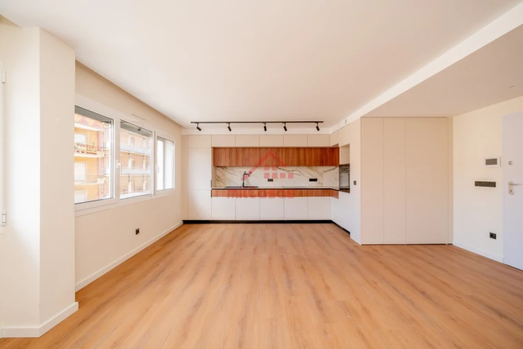 Apartamento T2 para Arrendamento em Santa Maria, São Pedro e Matacães Foto 3