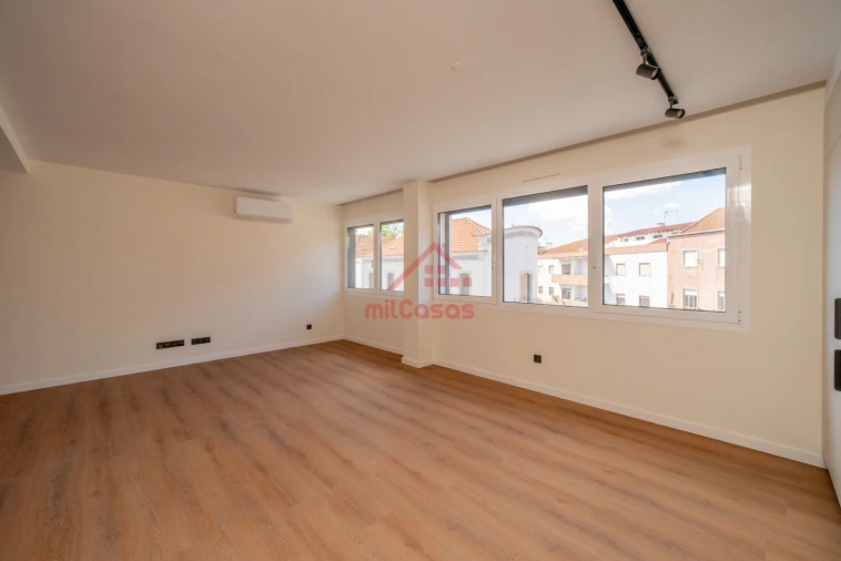 Apartamento T2 para Arrendamento em Santa Maria, São Pedro e Matacães Foto 9