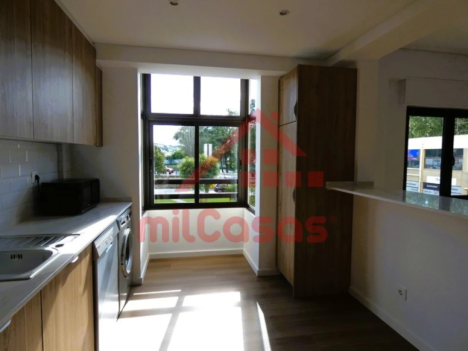 Apartamento T1 para Arrendamento em Santa Maria, São Pedro e Matacães Foto 3