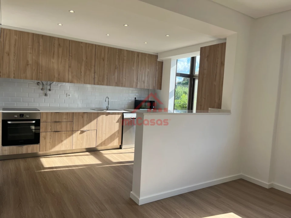 Apartamento T1 para Arrendamento em Santa Maria, São Pedro e Matacães Foto 4