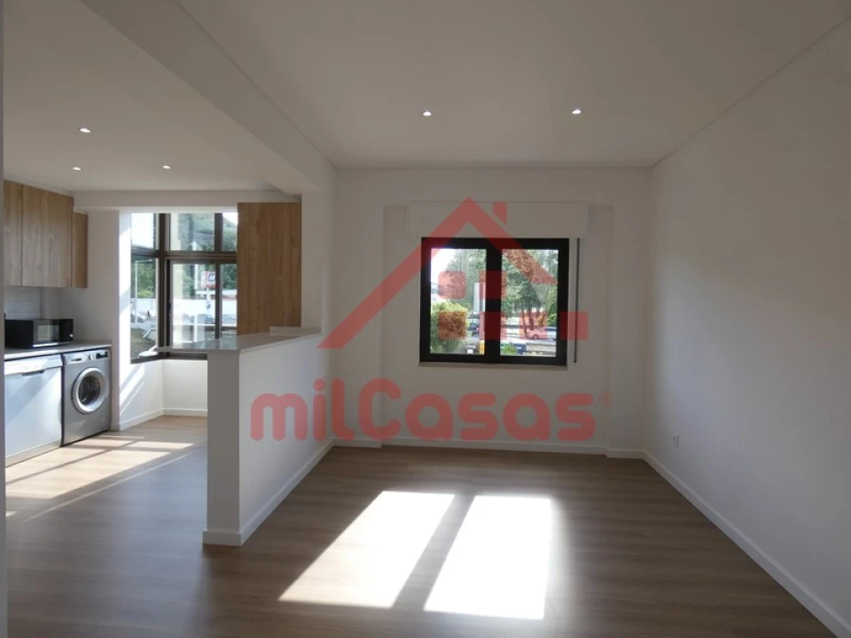 Apartamento T1 para Arrendamento em Santa Maria, São Pedro e Matacães Foto 5