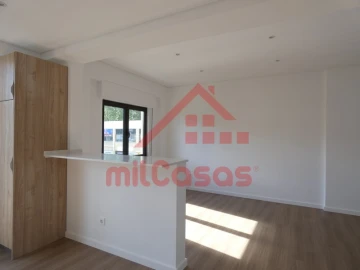 Apartamento T1 para Arrendamento em Santa Maria, São Pedro e Matacães