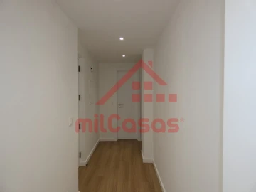 Apartamento T1 para Arrendamento em Santa Maria, São Pedro e Matacães