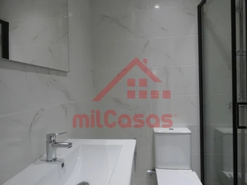 Apartamento T1 para Arrendamento em Santa Maria, São Pedro e Matacães