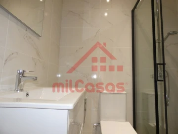 Apartamento T1 para Arrendamento em Santa Maria, São Pedro e Matacães