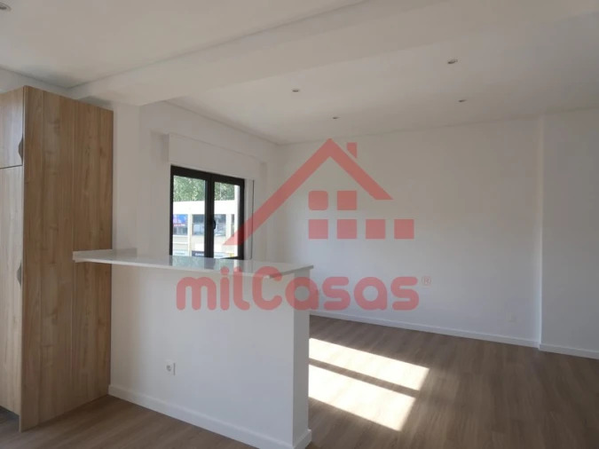 Apartamento T1 para Arrendamento em Santa Maria, São Pedro e Matacães Foto 6