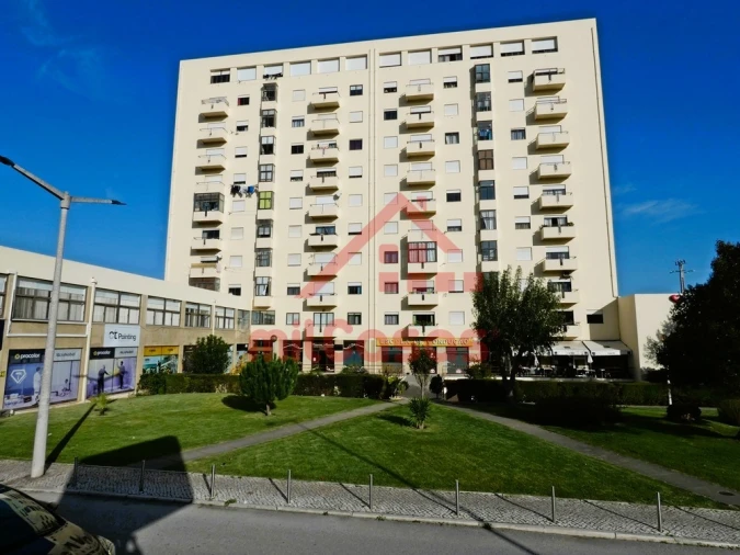 Apartamento T1 para Arrendamento em Santa Maria, São Pedro e Matacães Foto 20