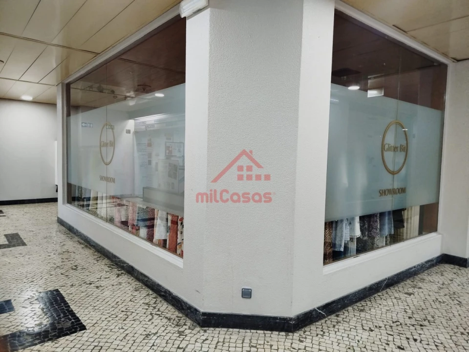 Loja para Arrendamento em Lumiar Foto 2