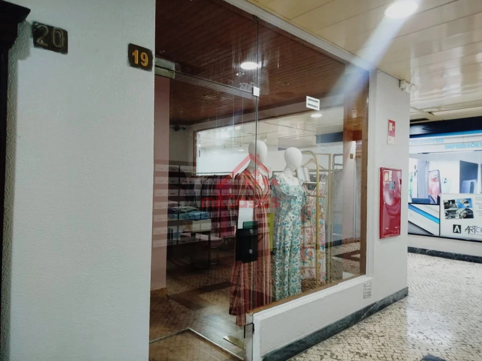Loja para Arrendamento em Lumiar Foto 8