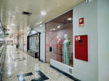 Loja para Arrendamento em Lumiar