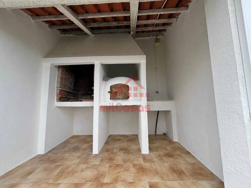 Moradia T1 para Arrendamento em Venda do Pinheiro e Santo Estêvão das Galés Foto 7
