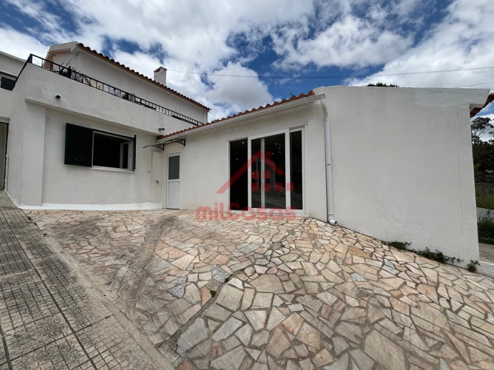 Moradia T1 para Arrendamento em Venda do Pinheiro e Santo Estêvão das Galés Foto 11
