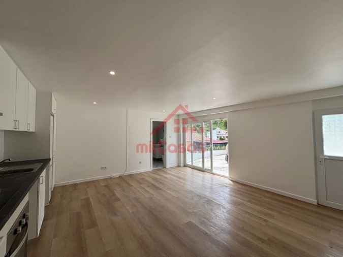 Moradia T1 para Arrendamento em Venda do Pinheiro e Santo Estêvão das Galés Foto 8