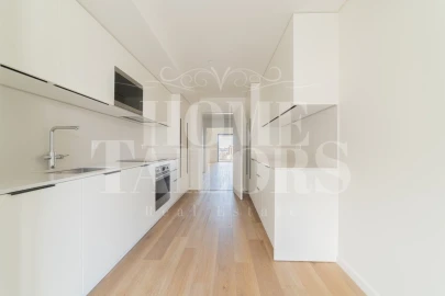 Apartamento T4 para Arrendamento em Algés, Linda-A-Velha e Cruz Quebrada-Dafundo