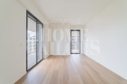 Apartamento T4 para Arrendamento em Algés, Linda-A-Velha e Cruz Quebrada-Dafundo