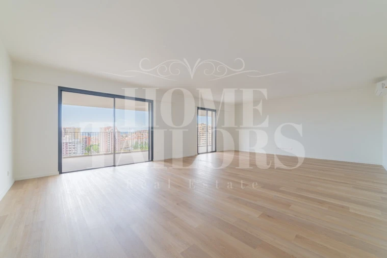 Apartamento T4 para Arrendamento em Algés, Linda-A-Velha e Cruz Quebrada-Dafundo Foto 6