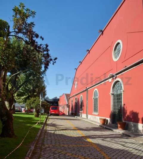 Armazém para Arrendamento em Paranhos