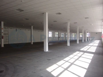 Armazém para Arrendamento em Paranhos