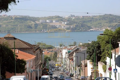 Moradia T9 para Venda em Ajuda