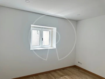 Moradia T5 para Venda em Carcavelos e Parede