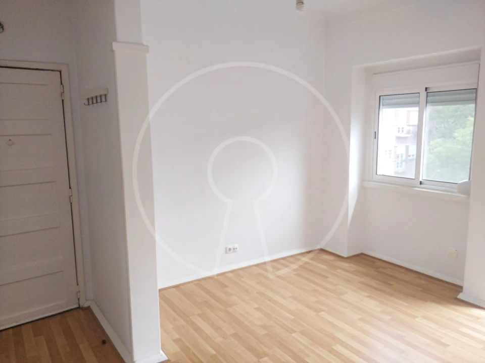 Apartamento T2 para Venda em Alvalade Foto 3