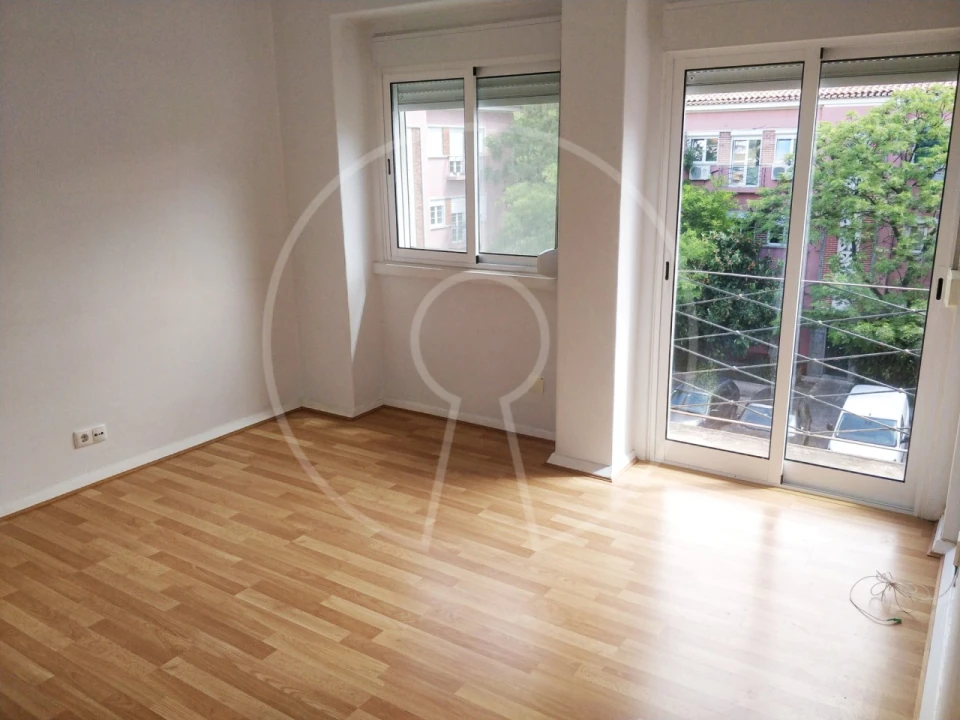 Apartamento T2 para Venda em Alvalade Foto 5