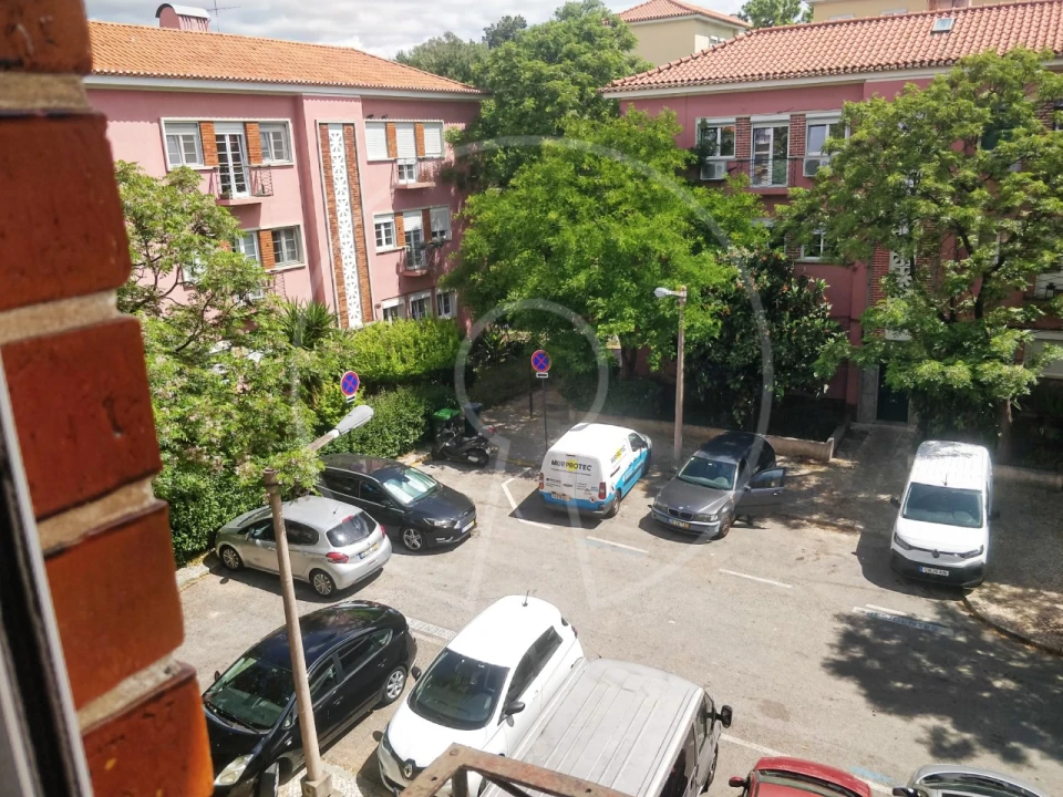 Apartamento T2 para Venda em Alvalade Foto 6
