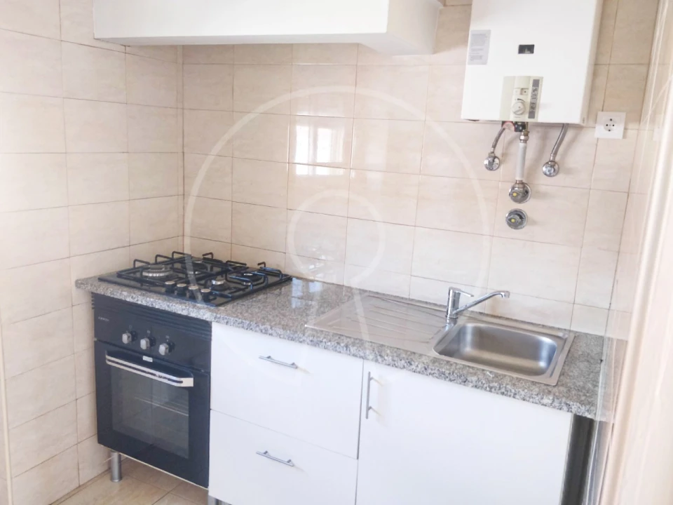 Apartamento T2 para Venda em Alvalade Foto 8