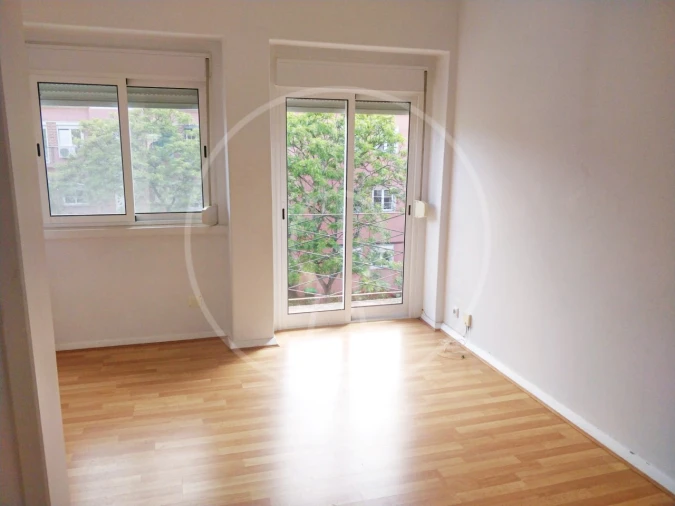 Apartamento T2 para Venda em Alvalade Foto 4